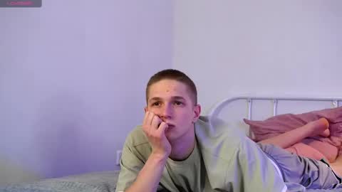 Snapshot of dustyn_fox chatting on March 2025 06:33:02 PM Dustyn online show from March 2025 06:33:02 PM