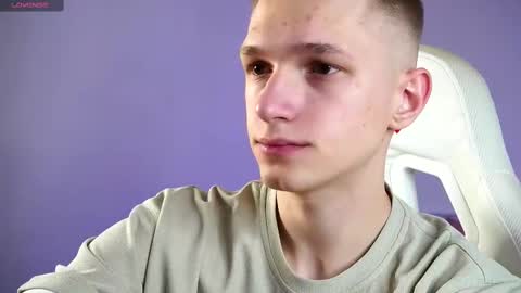 Snapshot of dustyn_fox chatting on March 2025 06:37:02 PM Dustyn online show from March 2025 06:37:02 PM