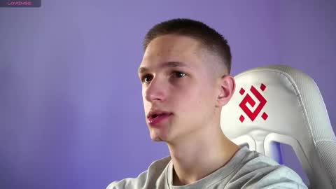 Snapshot of dustyn_fox chatting on March 2025 06:33:01 PM Dustyn online show from March 2025 06:33:01 PM