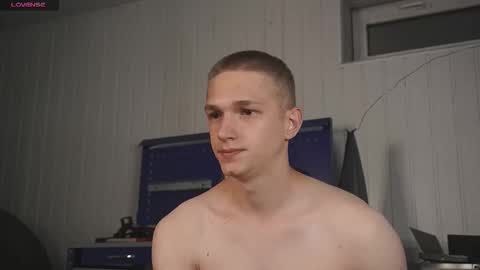 Snapshot of dustyn_fox chatting on September 2025 05:01:02 PM Dustyn online show from September 2025 05:01:02 PM