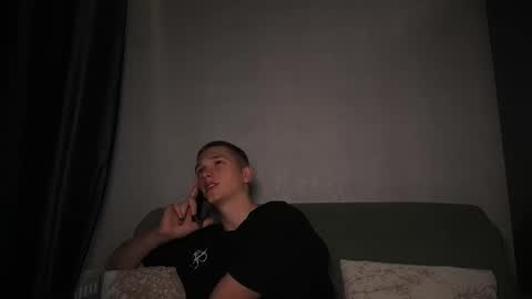 Snapshot of dustyn_fox chatting on September 2025 04:18:01 PM Dustyn online show from September 2025 04:18:01 PM