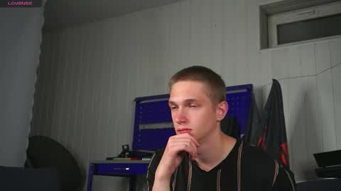 Snapshot of dustyn_fox chatting on September 2025 04:23:01 PM Dustyn online show from September 2025 04:23:01 PM