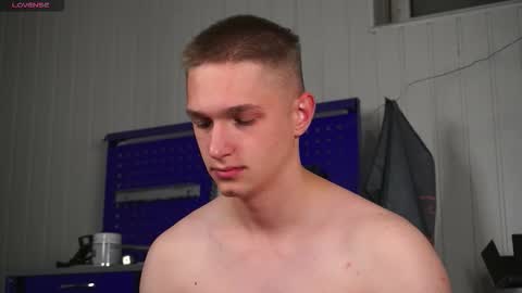 Snapshot of dustyn_fox chatting on October 2025 04:41:01 PM Dustyn online show from October 2025 04:41:01 PM