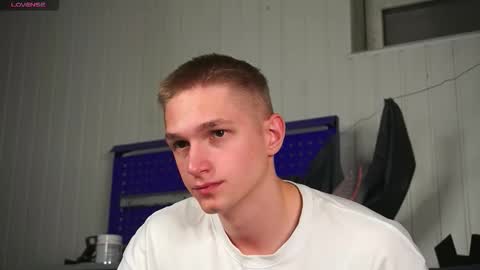 Snapshot of dustyn_fox chatting on October 2025 04:41:01 PM Dustyn online show from October 2025 04:41:01 PM