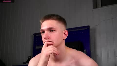 Snapshot of dustyn_fox chatting on November 2025 03:45:01 PM Dustyn online show from November 2025 03:45:01 PM