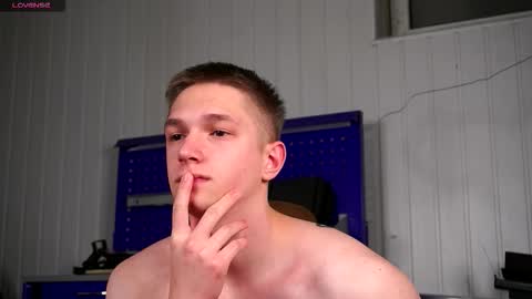 Snapshot of dustyn_fox chatting on December 2025 03:10:01 PM Dustyn online show from December 2025 03:10:01 PM