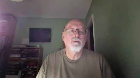 Snapshot of dutchunclejohn chatting on April 2026 09:46:01 PM DutchUncleJohn online show from April 2026 09:46:01 PM