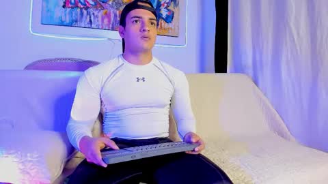 dwayne_esteven10 online show from February 2026 11:52:02 PM