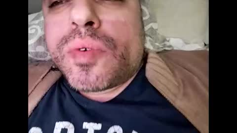 Snapshot of dwizziz chatting on April 2026 02:07:01 AM Ivan online show from April 2026 02:07:01 AM