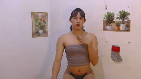 Snapshot of dy_namite chatting on April 2026 05:28:01 PM dy_namite online show from April 2026 05:28:01 PM