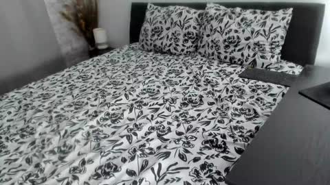 Dyanne online show from October 2025 05:13:02 PM