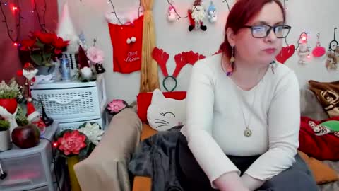 Snapshot of dyannelovee chatting on December 2024 07:33:01 PM Dyanne online show from December 2024 07:33:01 PM