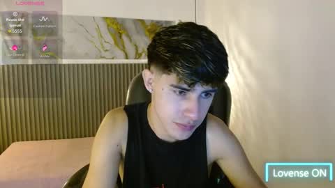 dyla_n18_ online show from November 2025 08:47:02 PM