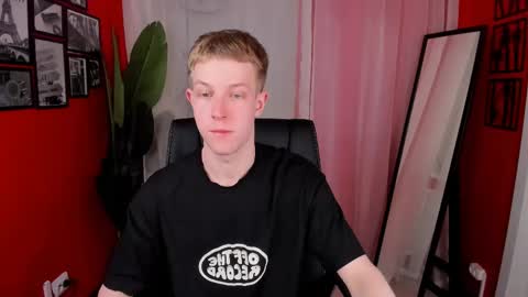 Snapshot of dylan_norton chatting on April 2026 10:44:01 AM Dylan online show from April 2026 10:44:01 AM
