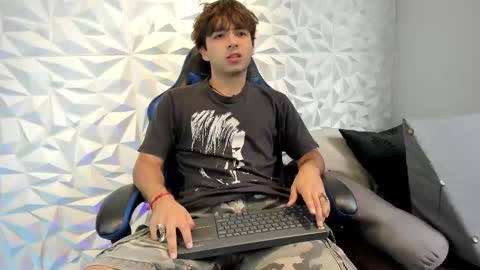 Dylan online show from October 2025 01:42:02 PM