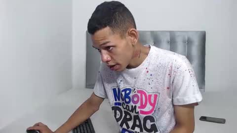 Dylan.. online show from October 2025 07:04:02 PM