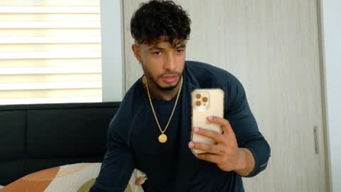 Snapshot of dylanrivera_ chatting on April 2026 10:10:01 PM Dylan Rivera online show from April 2026 10:10:01 PM