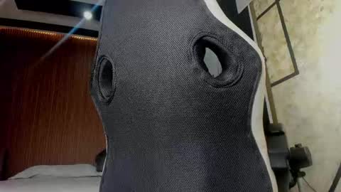 dylanroyce_ online show from April 2026 12:19:02 PM