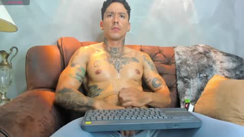 Snapshot of dylanstonne1 chatting on January 2025 03:05:02 AM D Y L A N online show from January 2025 03:05:02 AM