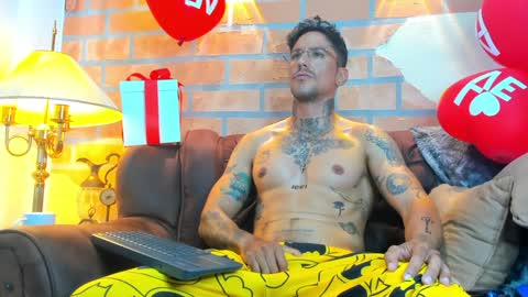 Snapshot of dylanstonne1 chatting on February 2025 04:25:01 PM D Y L A N online show from February 2025 04:25:01 PM