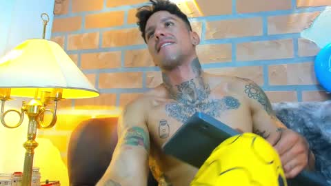 Snapshot of dylanstonne1 chatting on February 2025 03:34:02 AM D Y L A N online show from February 2025 03:34:02 AM