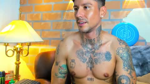 Snapshot of dylanstonne1 chatting on February 2025 12:19:02 AM D Y L A N online show from February 2025 12:19:02 AM