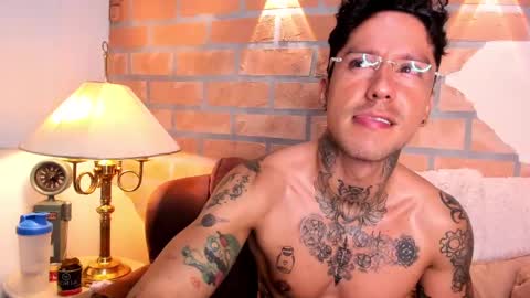 Snapshot of dylanstonne1 chatting on March 2025 11:49:02 PM D Y L A N online show from March 2025 11:49:02 PM