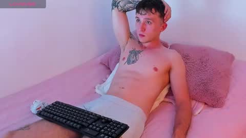 Snapshot of dylanwhite23 chatting on February 2025 11:27:01 PM ---DYLAN--- online show from February 2025 11:27:01 PM