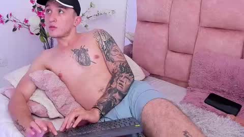 Snapshot of dylanwhite23 chatting on February 2025 05:12:02 AM ---DYLAN--- online show from February 2025 05:12:02 AM