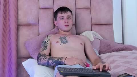 Snapshot of dylanwhite23 chatting on March 2025 06:32:01 AM ---DYLAN--- online show from March 2025 06:32:01 AM