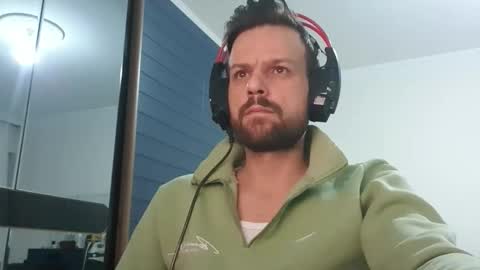 Snapshot of eaglecrm chatting on November 2025 10:42:01 PM eaglecrm online show from November 2025 10:42:01 PM