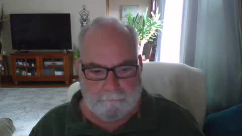 Snapshot of earl52 chatting on April 2026 02:47:01 PM earl52 online show from April 2026 02:47:01 PM