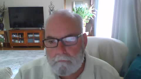 Snapshot of earl52 chatting on May 2026 05:19:01 PM earl52 online show from May 2026 05:19:01 PM