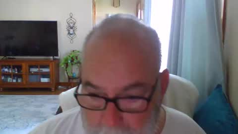 Snapshot of earl52 chatting on May 2026 12:56:02 PM earl52 online show from May 2026 12:56:02 PM