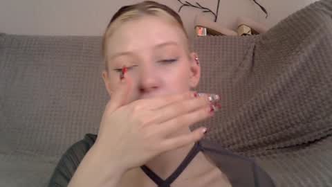 Snapshot of earn_my_lily chatting on May 2026 06:32:01 AM Lily online show from May 2026 06:32:01 AM