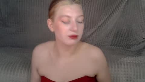 Snapshot of earn_my_lily chatting on May 2026 07:14:01 AM Lily online show from May 2026 07:14:01 AM