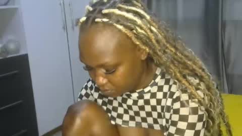 east_queen online show from January 2025 10:17:01 AM