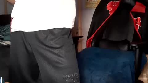 Snapshot of easybreezy20 chatting on December 2024 06:24:02 AM TWITTER INSTAGRAM easybreezy20 ONLINE 1230 AM TO 7AM online show from December 2024 06:24:02 AM