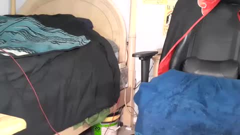 Snapshot of easybreezy20 chatting on December 2024 07:24:02 AM TWITTER INSTAGRAM easybreezy20 ONLINE 1230 AM TO 7AM online show from December 2024 07:24:02 AM