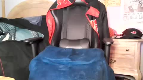 Snapshot of easybreezy20 chatting on December 2024 09:02:02 AM TWITTER INSTAGRAM easybreezy20 ONLINE 1230 AM TO 7AM online show from December 2024 09:02:02 AM