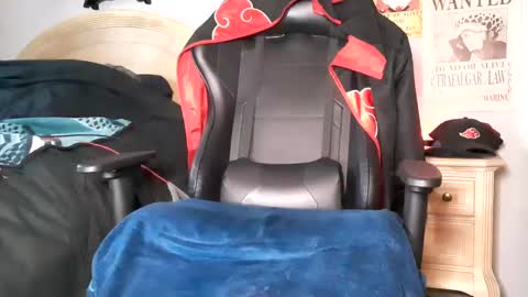 Snapshot of easybreezy20 chatting on January 2025 01:05:02 PM TWITTER INSTAGRAM easybreezy20 ONLINE 1230 AM TO 7AM online show from January 2025 01:05:02 PM