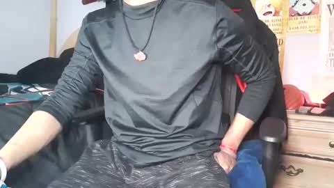 Snapshot of easybreezy20 chatting on January 2025 05:47:02 AM TWITTER INSTAGRAM easybreezy20 ONLINE 1230 AM TO 7AM online show from January 2025 05:47:02 AM