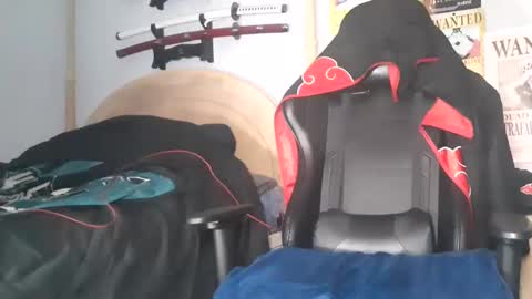 Snapshot of easybreezy20 chatting on February 2025 07:04:02 AM TWITTER INSTAGRAM easybreezy20 ONLINE 1230 AM TO 7AM online show from February 2025 07:04:02 AM