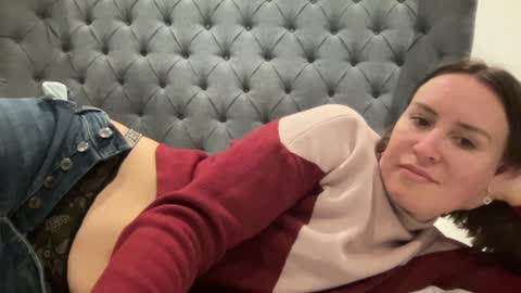 Nadia Ferreira  online show from December 2024 04:39:02 PM