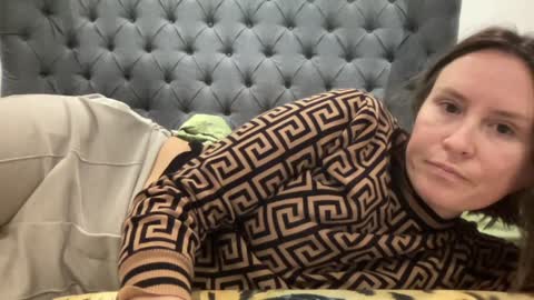 Nadia Ferreira  online show from December 2024 07:54:01 PM