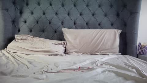 Nadia Ferreira  online show from January 2025 12:51:02 PM