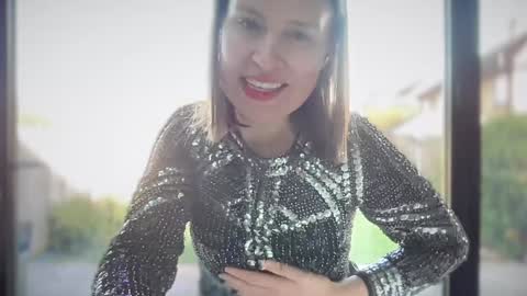 Nadia Ferreira  online show from February 2025 01:22:02 PM