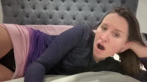 Nadia Ferreira  online show from February 2025 08:10:02 PM