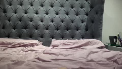 Nadia Ferreira  online show from December 2025 11:09:02 PM