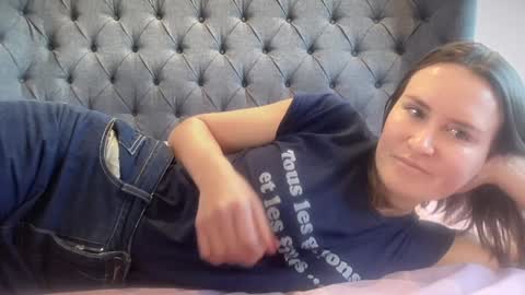 Nadia Ferreira  online show from January 2026 09:13:02 AM